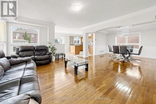 1026 Holdsworth Crescent, Milton, ON - Indoor Photo Showing Living Room