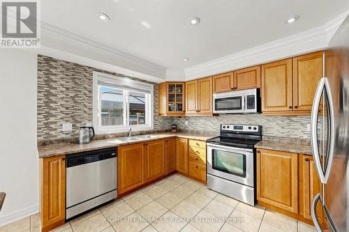 1026 Holdsworth Crescent, Milton, ON - Indoor Photo Showing Kitchen With Stainless Steel Kitchen With Double Sink