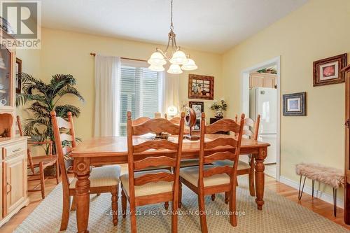 941 Barclay Road, London South (South L), ON - Indoor Photo Showing Dining Room