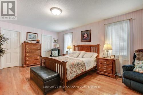 941 Barclay Road, London South (South L), ON - Indoor Photo Showing Bedroom