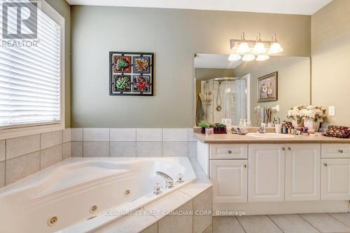 941 Barclay Road, London South (South L), ON - Indoor Photo Showing Bathroom