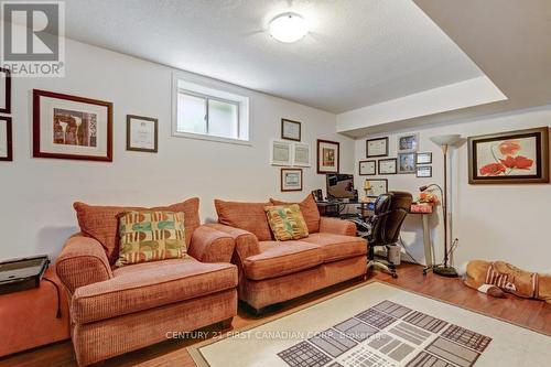 941 Barclay Road, London South (South L), ON - Indoor Photo Showing Living Room
