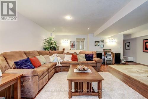 941 Barclay Road, London South (South L), ON - Indoor Photo Showing Living Room