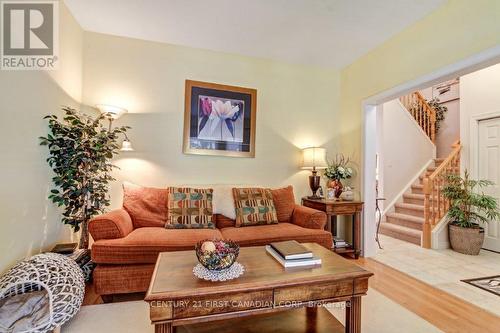 941 Barclay Road, London South (South L), ON - Indoor Photo Showing Living Room
