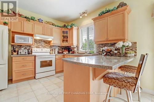 941 Barclay Road, London South (South L), ON - Indoor Photo Showing Kitchen