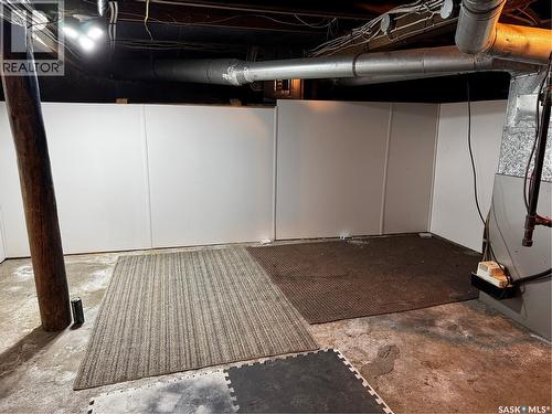 58 10Th Avenue Ne, Swift Current, SK - Indoor Photo Showing Basement