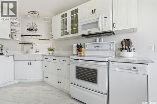A-B 141 Queen Street, Elbow, SK - Indoor Photo Showing Kitchen