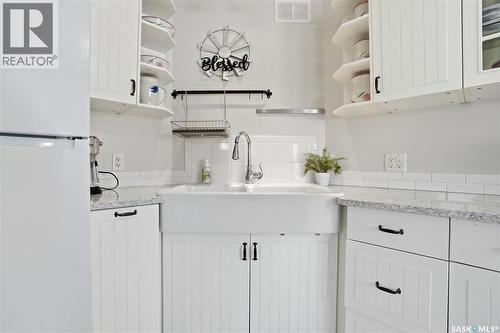 A-B 141 Queen Street, Elbow, SK - Indoor