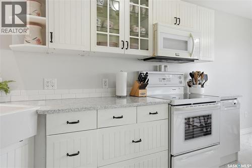 A-B 141 Queen Street, Elbow, SK - Indoor Photo Showing Kitchen