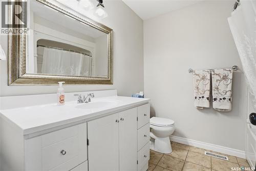 A-B 141 Queen Street, Elbow, SK - Indoor Photo Showing Bathroom