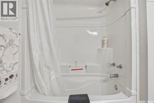 A-B 141 Queen Street, Elbow, SK - Indoor Photo Showing Bathroom