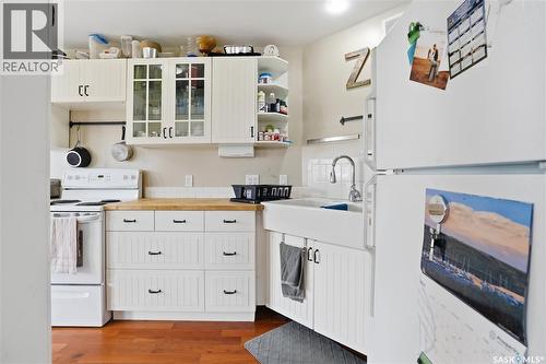 A-B 141 Queen Street, Elbow, SK - Indoor Photo Showing Kitchen