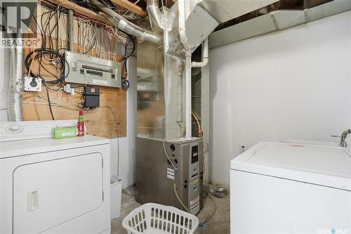 A-B 141 Queen Street, Elbow, SK - Indoor Photo Showing Laundry Room