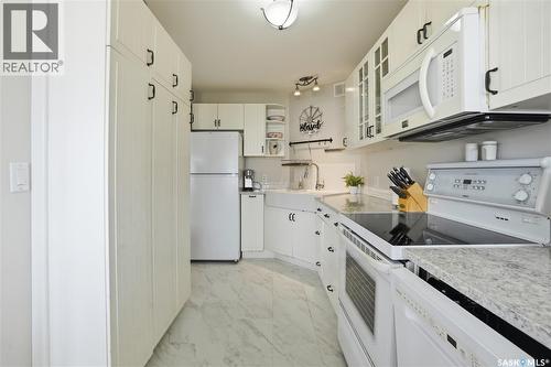 A-B 141 Queen Street, Elbow, SK - Indoor Photo Showing Kitchen