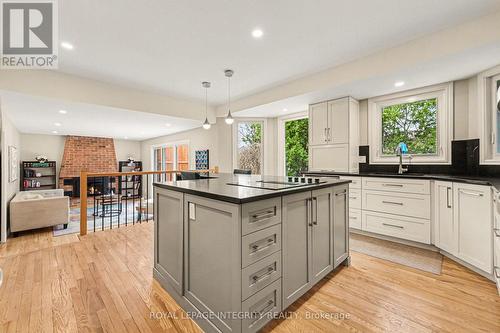 4 Pinecone Trail, Ottawa, ON - Indoor Photo Showing Kitchen With Upgraded Kitchen
