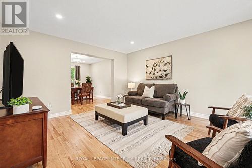 4 Pinecone Trail, Ottawa, ON - Indoor Photo Showing Living Room