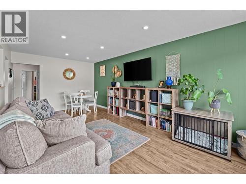 1735 Quilchena Avenue, Merritt, BC - Indoor Photo Showing Living Room
