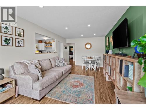 1735 Quilchena Avenue, Merritt, BC - Indoor Photo Showing Living Room