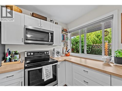 1735 Quilchena Avenue, Merritt, BC - Indoor Photo Showing Kitchen