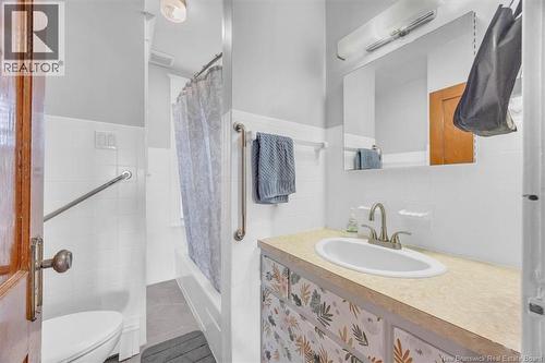360 Riverview Drive, Saint John, NB - Indoor Photo Showing Bathroom