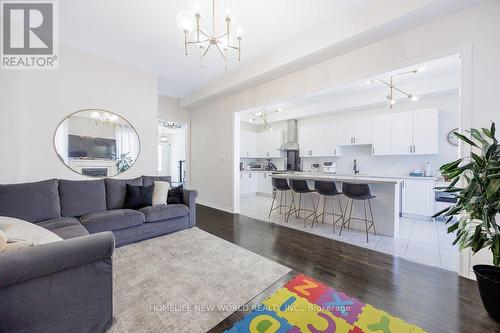 54 Tyndall Drive, Bradford West Gwillimbury, ON - Indoor Photo Showing Living Room