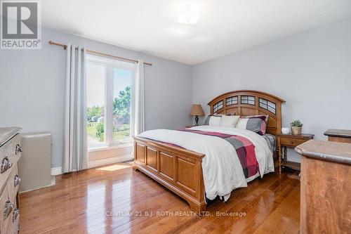 2823 Small Street, Innisfil, ON - Indoor Photo Showing Bedroom