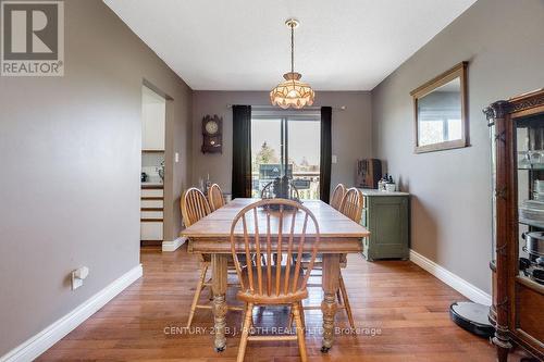 2823 Small Street, Innisfil, ON - Indoor Photo Showing Dining Room
