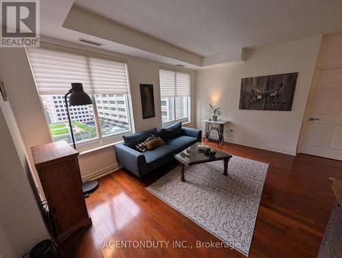 Living Room - 1009 - 35 Balmuto Street, Toronto, ON - Indoor Photo Showing Living Room