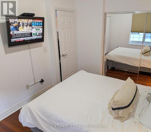Bedroom - 1009 - 35 Balmuto Street, Toronto, ON - Indoor Photo Showing Bedroom