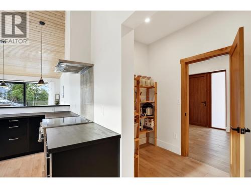 6804 Grandview Drive, Nelson, BC - Indoor