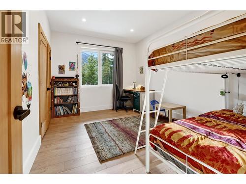 Bedroom - 6804 Grandview Drive, Nelson, BC - Indoor Photo Showing Bedroom