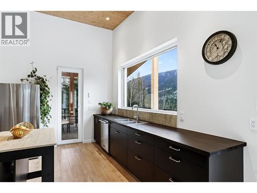 6804 Grandview Drive, Nelson, BC - Indoor Photo Showing Kitchen With Double Sink