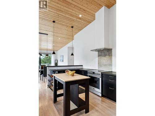 6804 Grandview Drive, Nelson, BC - Indoor
