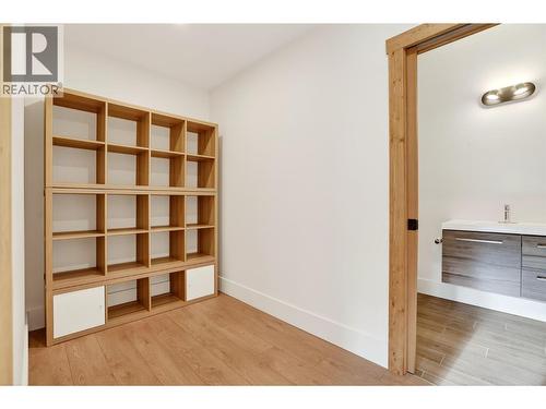 Walk-In-Closet Primary Bedroom - 6804 Grandview Drive, Nelson, BC - Indoor Photo Showing Other Room
