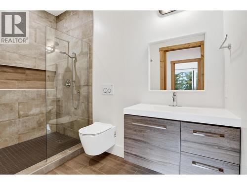 Primary Ensuite - 6804 Grandview Drive, Nelson, BC - Indoor Photo Showing Bathroom