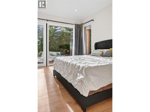 Primary Bedroom - 6804 Grandview Drive, Nelson, BC - Indoor Photo Showing Bedroom