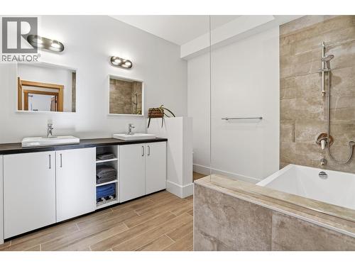 Full Bath Double Vanity - Lower Level - 6804 Grandview Drive, Nelson, BC - Indoor Photo Showing Bathroom