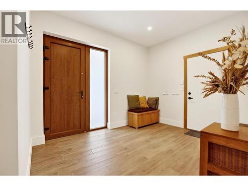 Foyer/Entryway - 6804 Grandview Drive, Nelson, BC - Indoor Photo Showing Other Room