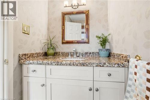 1381 Majestic Drive, Burlington, ON - Indoor Photo Showing Bathroom