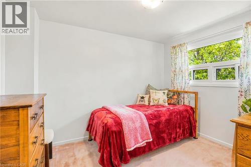 1381 Majestic Drive, Burlington, ON - Indoor Photo Showing Bedroom