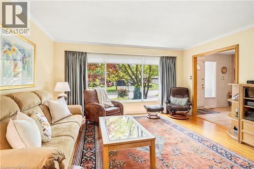 1381 Majestic Drive, Burlington, ON - Indoor Photo Showing Living Room