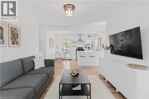42 Fourth Avenue, Cambridge, ON - Indoor Photo Showing Living Room