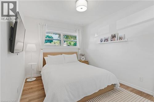 42 Fourth Avenue, Cambridge, ON - Indoor Photo Showing Bedroom