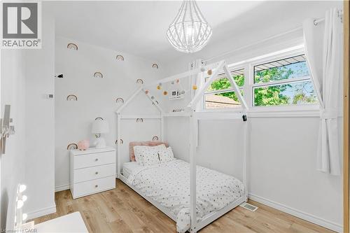 42 Fourth Avenue, Cambridge, ON - Indoor Photo Showing Bedroom