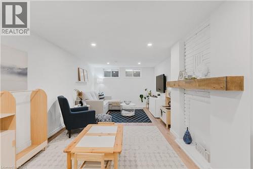 42 Fourth Avenue, Cambridge, ON - Indoor