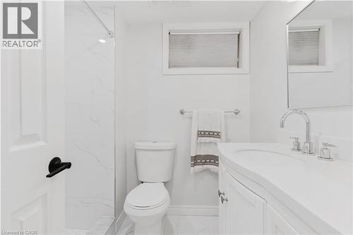 42 Fourth Avenue, Cambridge, ON - Indoor Photo Showing Bathroom