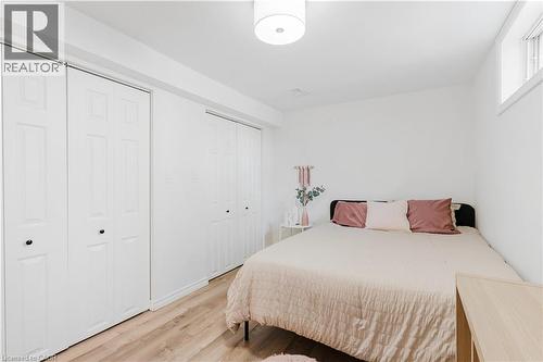 42 Fourth Avenue, Cambridge, ON - Indoor Photo Showing Bedroom
