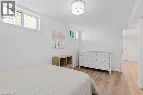 42 Fourth Avenue, Cambridge, ON - Indoor Photo Showing Bedroom