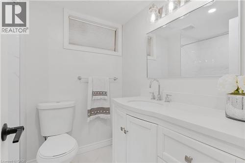 42 Fourth Avenue, Cambridge, ON - Indoor Photo Showing Bathroom