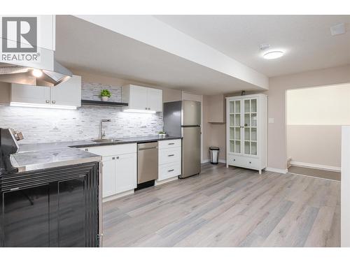 6879 Westmount Drive, Prince George, BC - Indoor Photo Showing Kitchen With Upgraded Kitchen